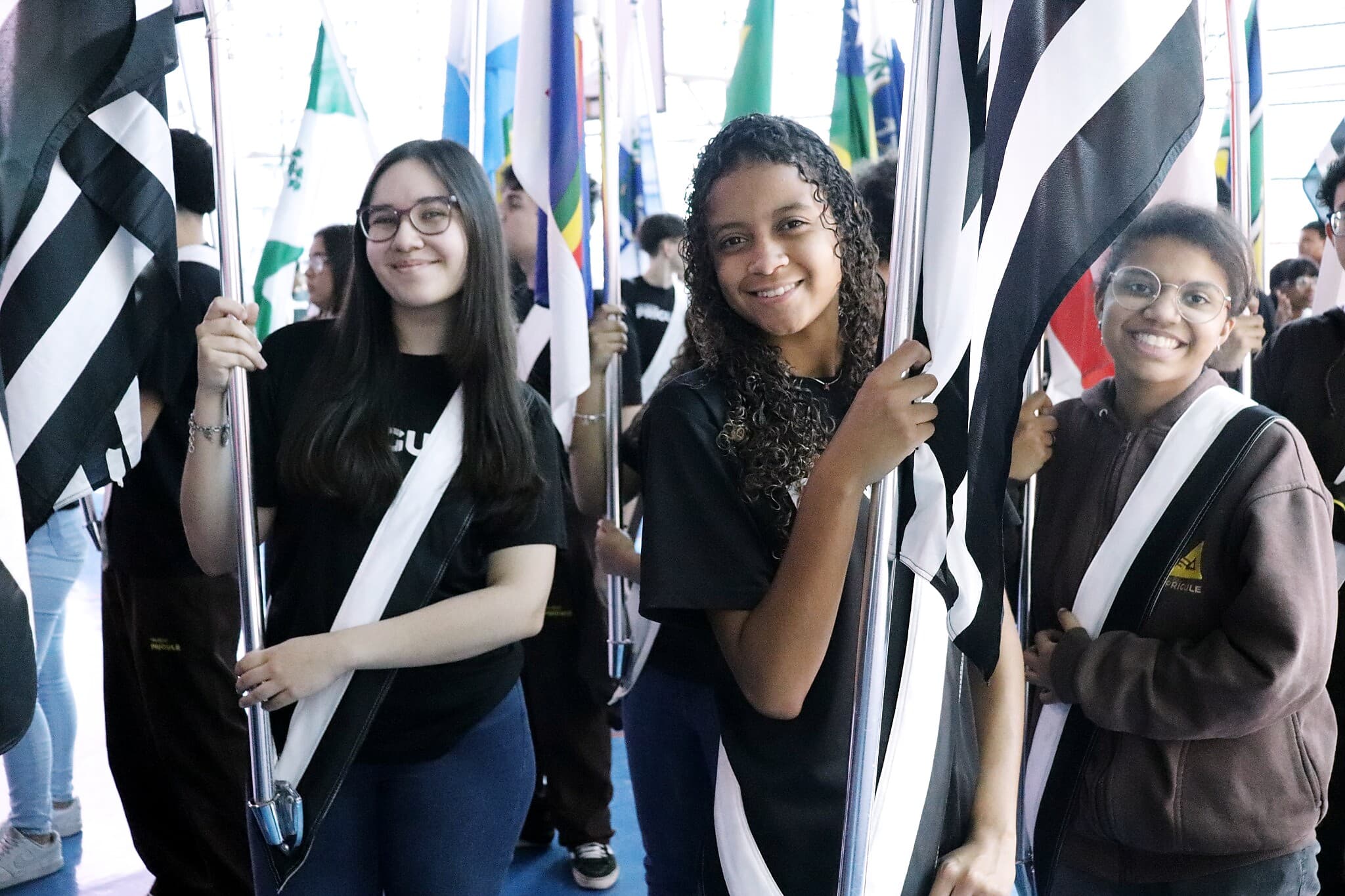 Cerimônia com alunas do Colégio Prígule